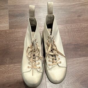 Dr. Martens Talib Boots Soft Leather Beige